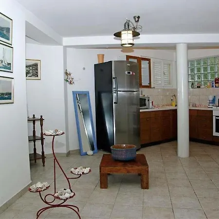 Holiday Volat Vela Luka